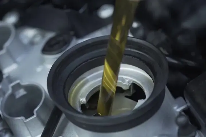 Dolévání oleje